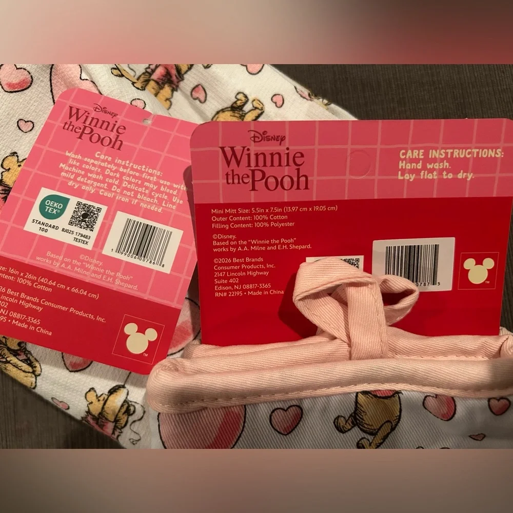 Disney Winnie the Pooh Valentine's Day Kitchen Set - 2 Towels & 2 Mini Mitts NWT